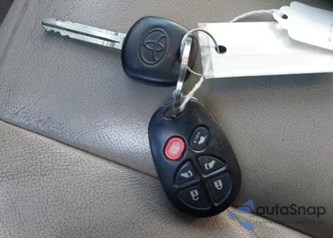 2013 Toyota Sienna Xle V6 8 Passenger z USA, uszkodzony, nr VIN 5TDYK3DCXDS299017